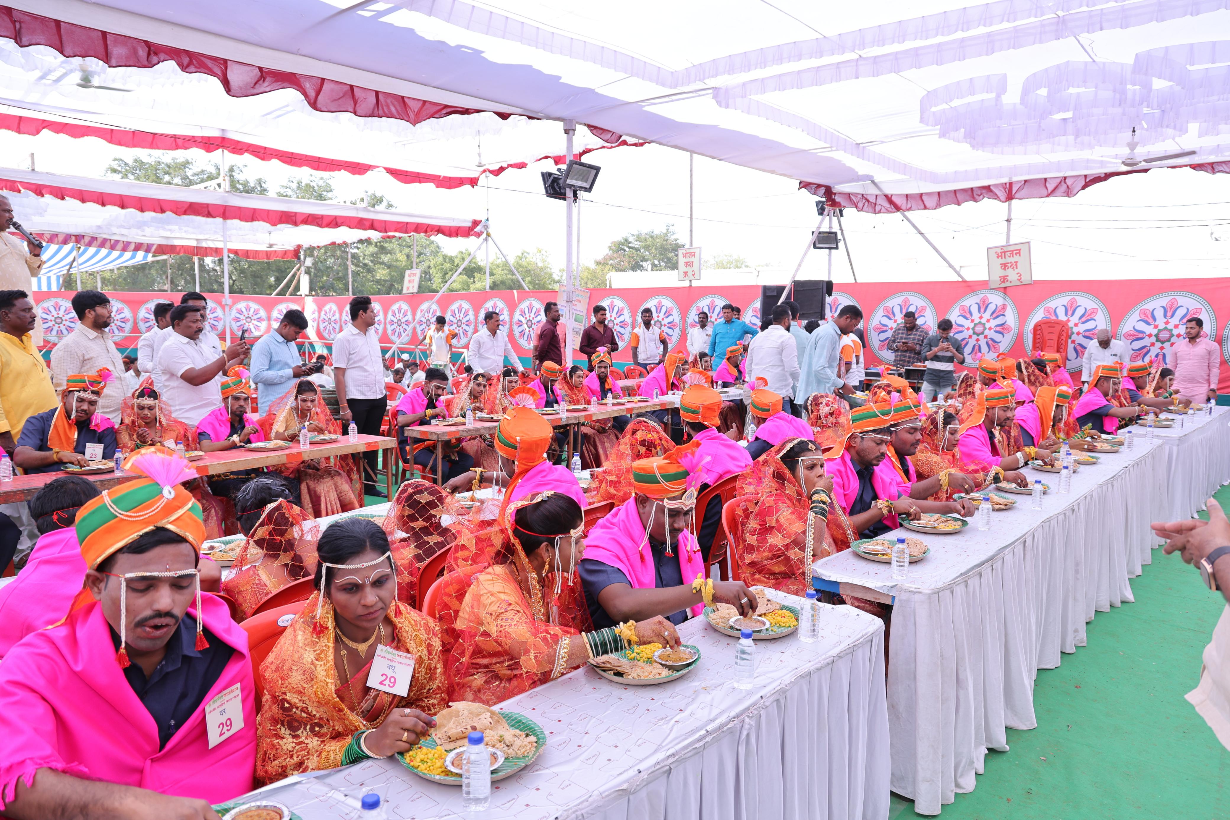 लग्नाचा थाट नव्हे, विचारांचा आदर्श घडवूया! लोकमंगल फाउंडेशनच्या ४९ व्या सर्वधर्मीय सामुदायिक विवाह सोहळ्यात सहभागी होण्याचे आवाहन